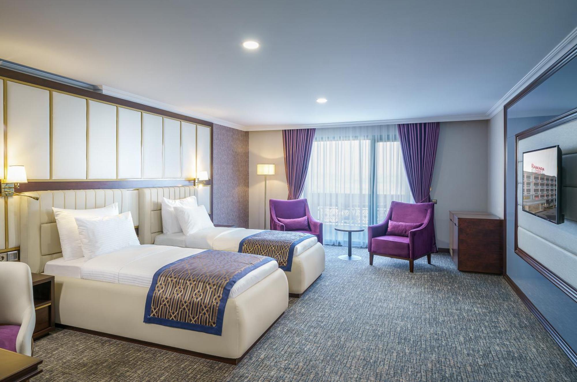 Отель Ramada Plaza By Wyndham Силиври Экстерьер фото