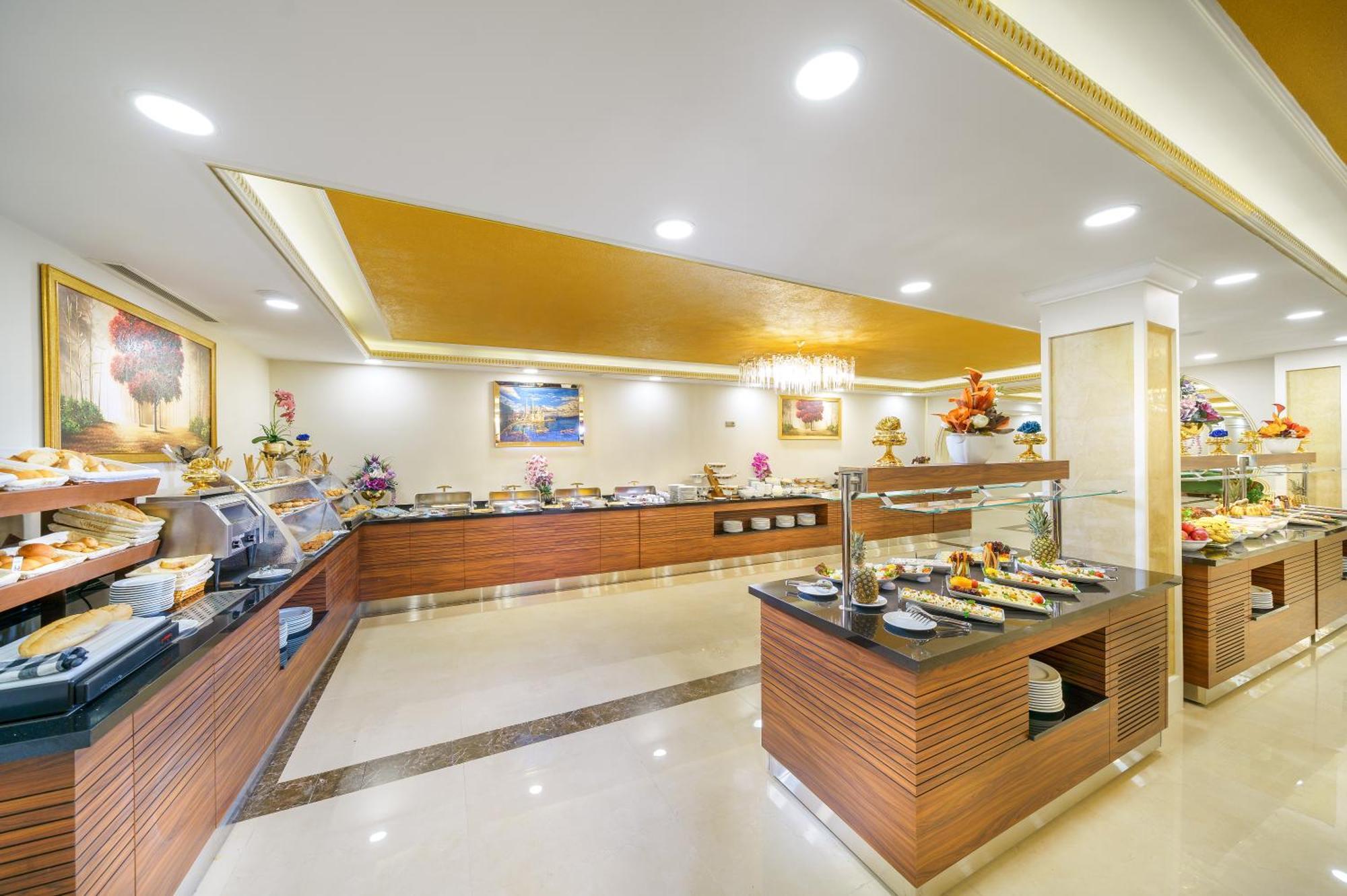 Отель Ramada Plaza By Wyndham Силиври Экстерьер фото