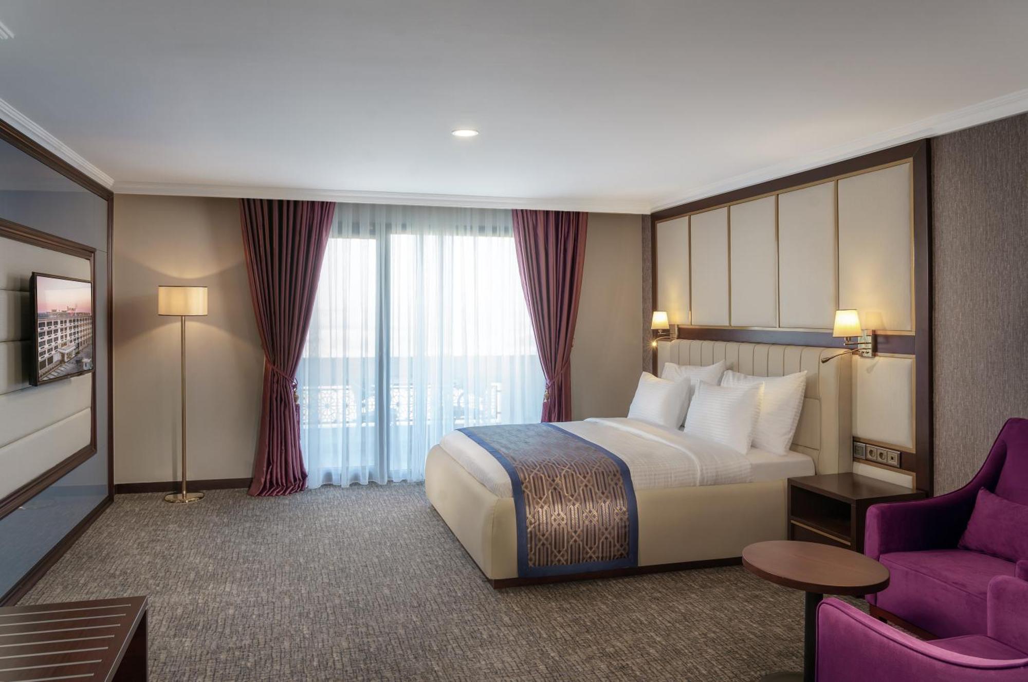 Отель Ramada Plaza By Wyndham Силиври Экстерьер фото