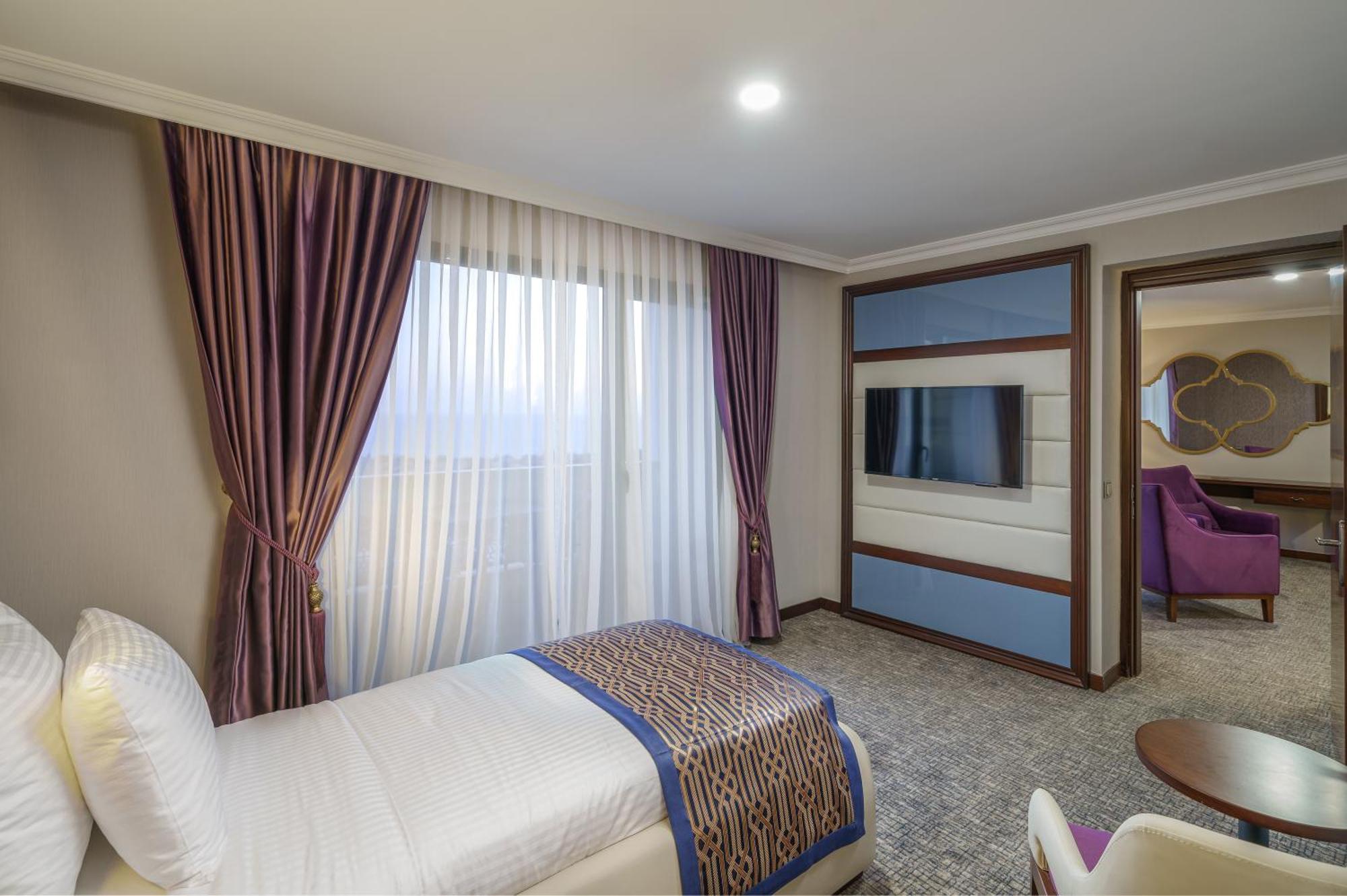 Отель Ramada Plaza By Wyndham Силиври Экстерьер фото